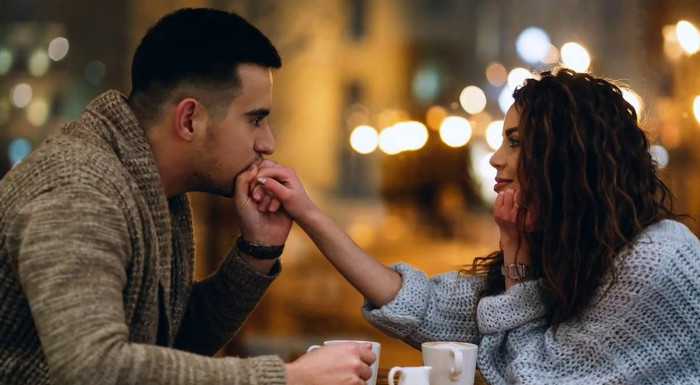 Влюблённые за чашкой кофе нашли свою любовь